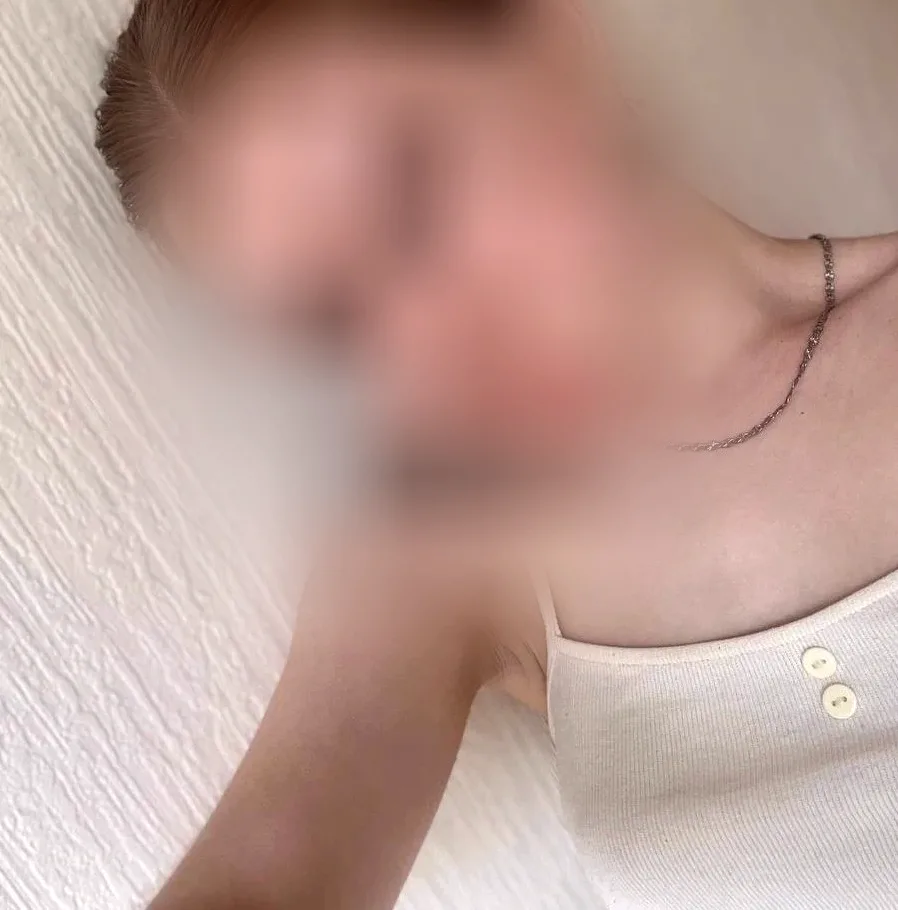 Anna, 24