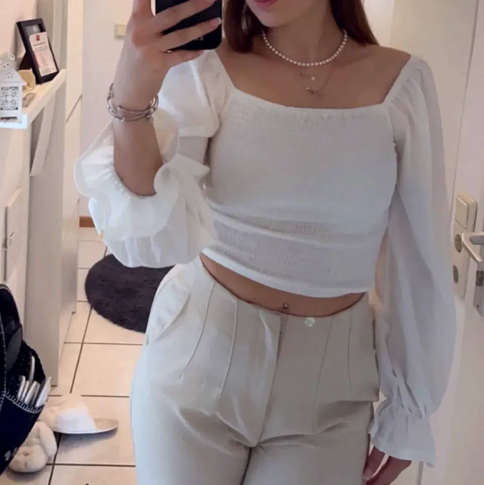 Elif, 25